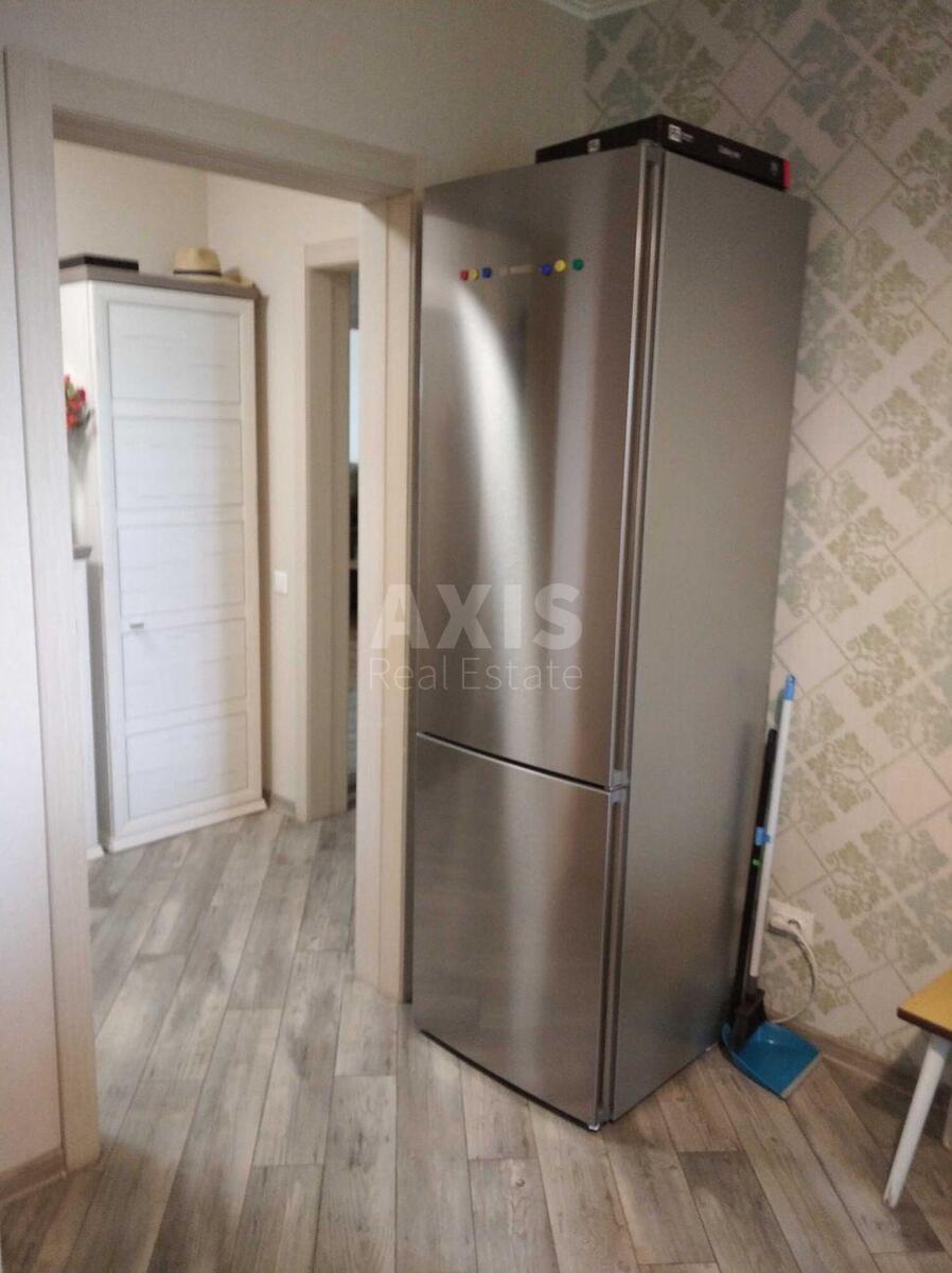 2k apartment vul. Myhajla Maksymovycha 39