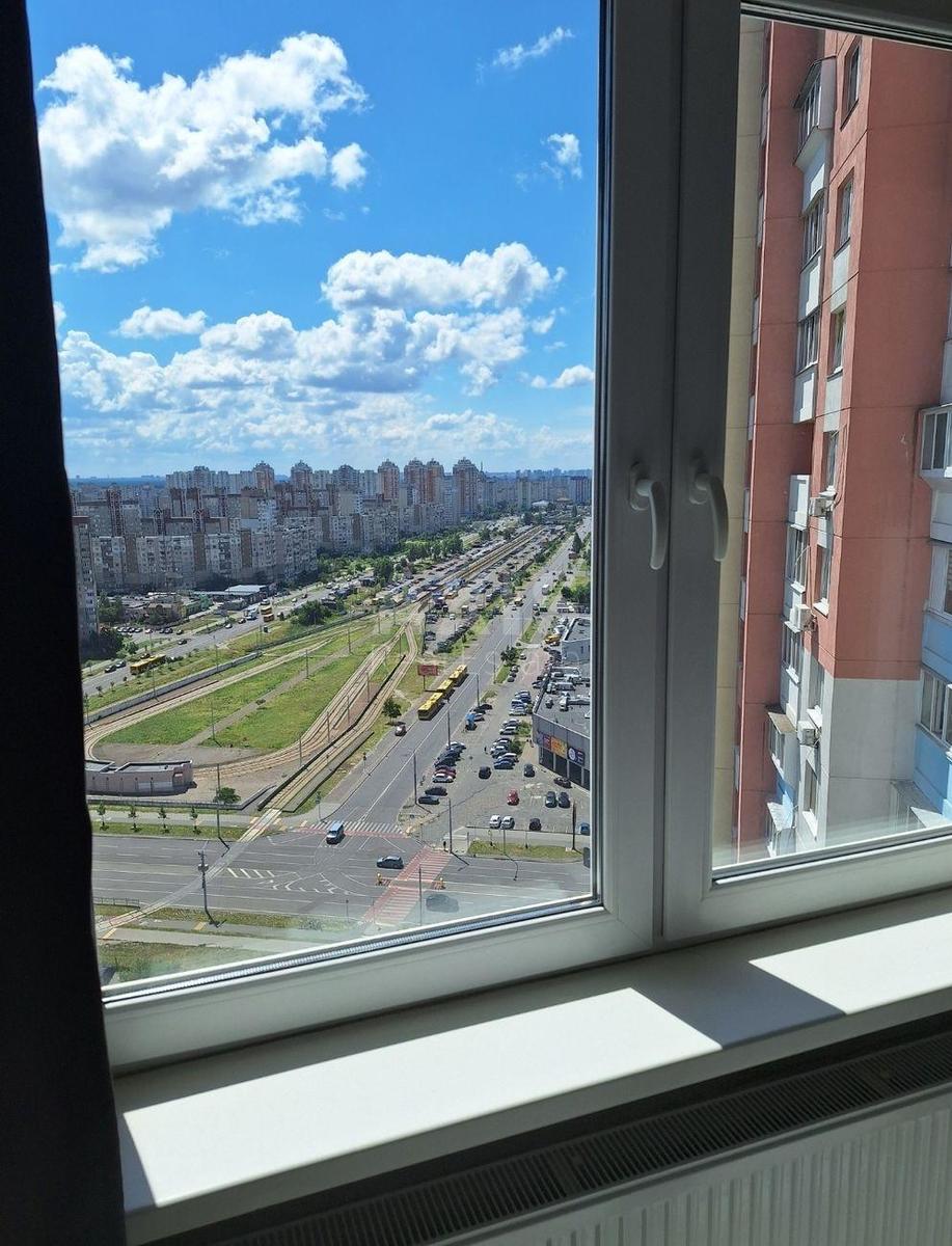 1k apartment vul. Myloslavs'ka 25