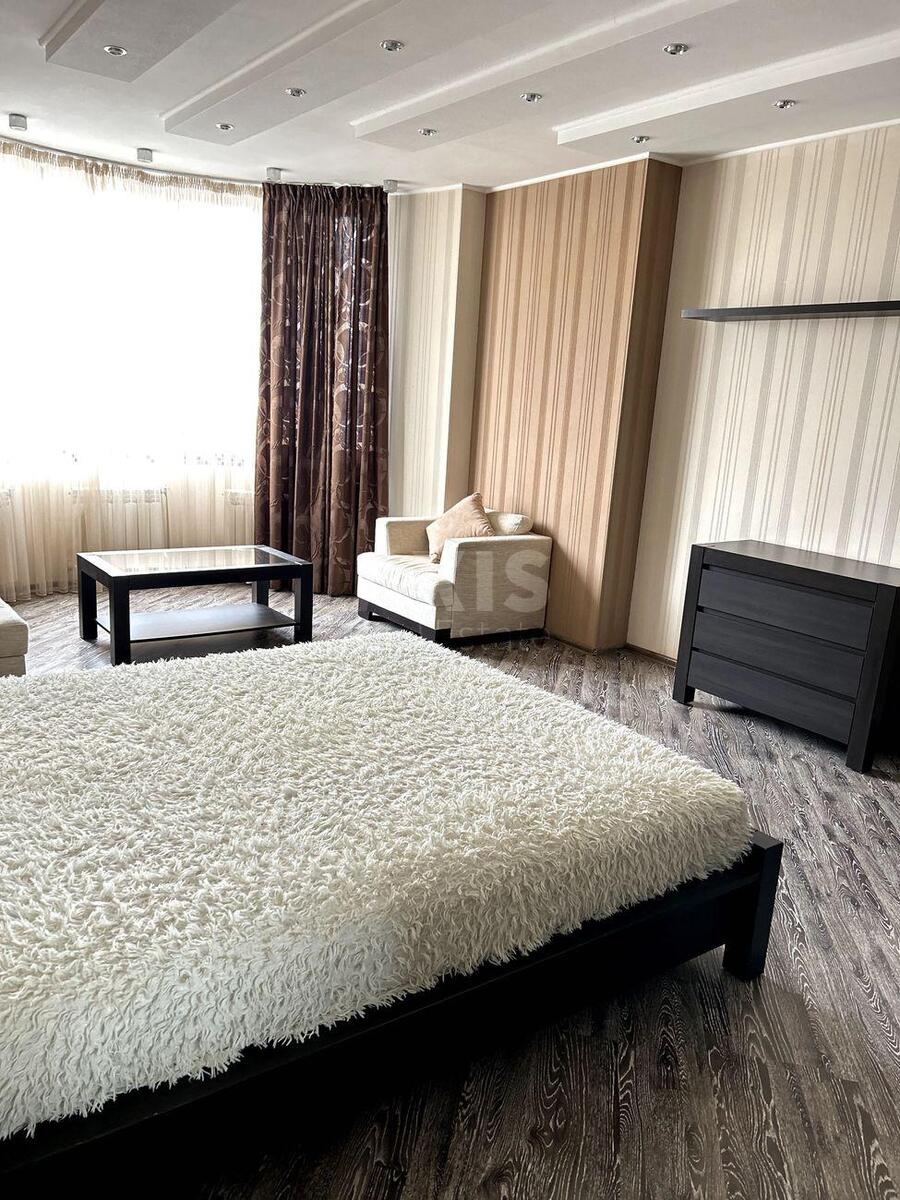 4k apartment vul. Sribnokil's'ka 226141311