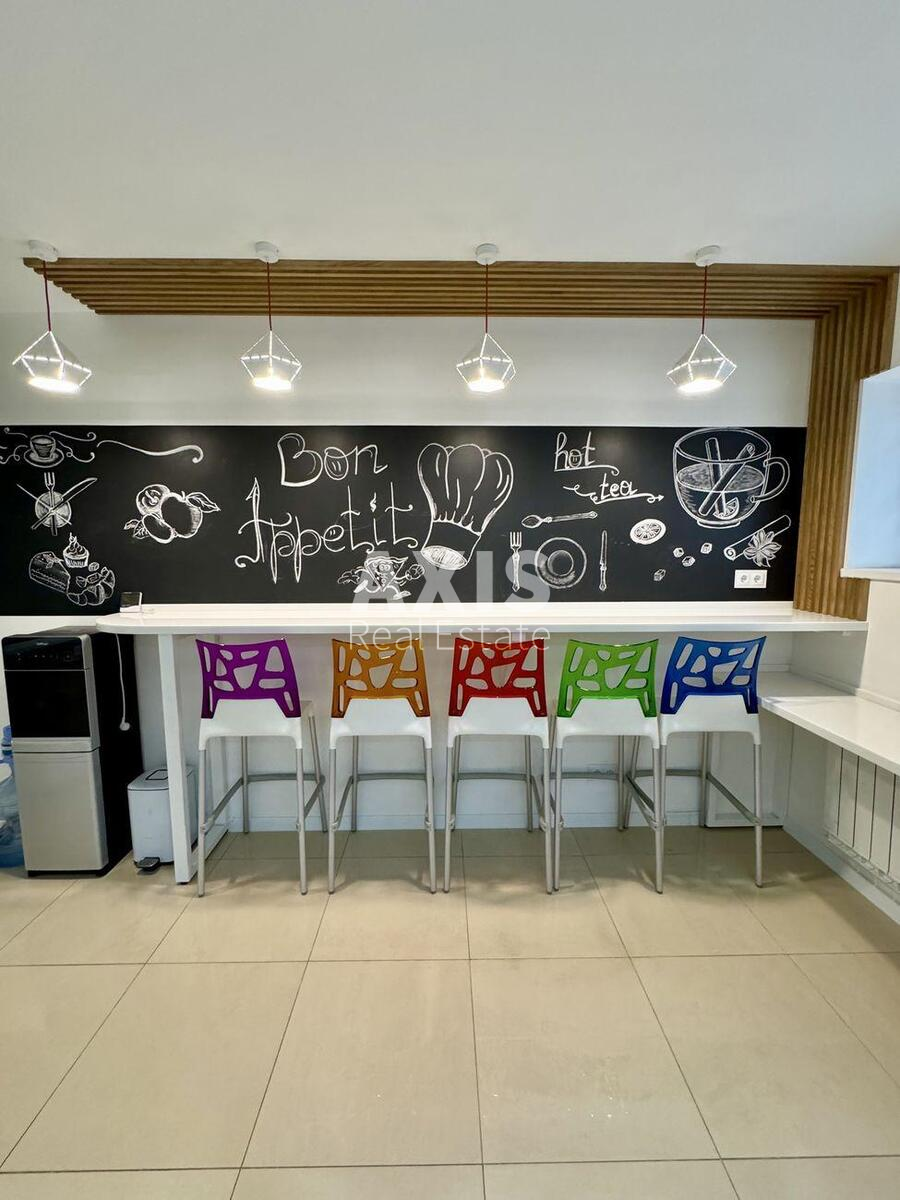 Office vul. Obolons'ka naberezhna 19, 352m25463610