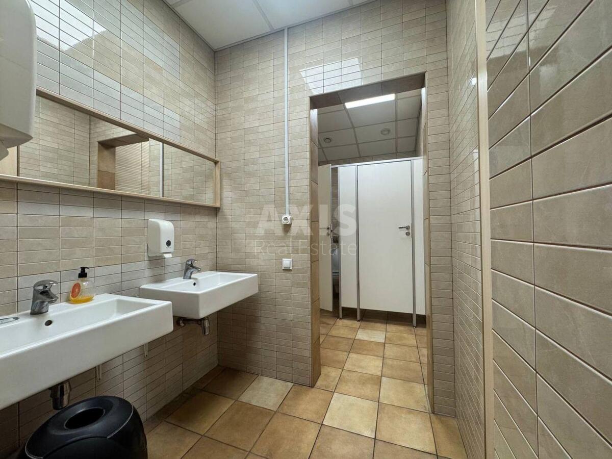 Office pr-t Peremogy 26, 468m22