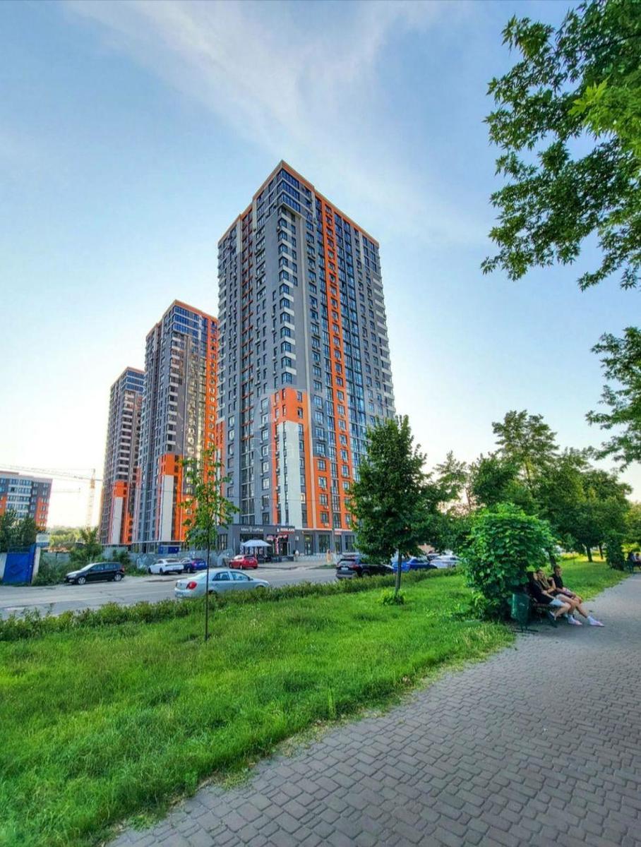 1k apartment vul. Berezhans'ka 156