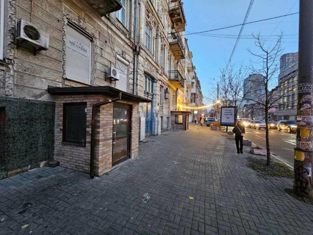 Объект торговли ул. Саксаганского 112, 165м2