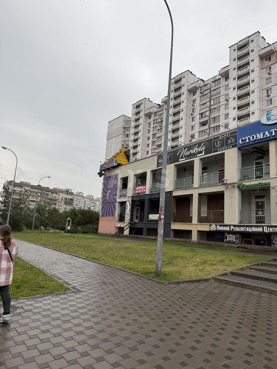 Об'єкт торгівлі вул. Милославська 43, 90м260293