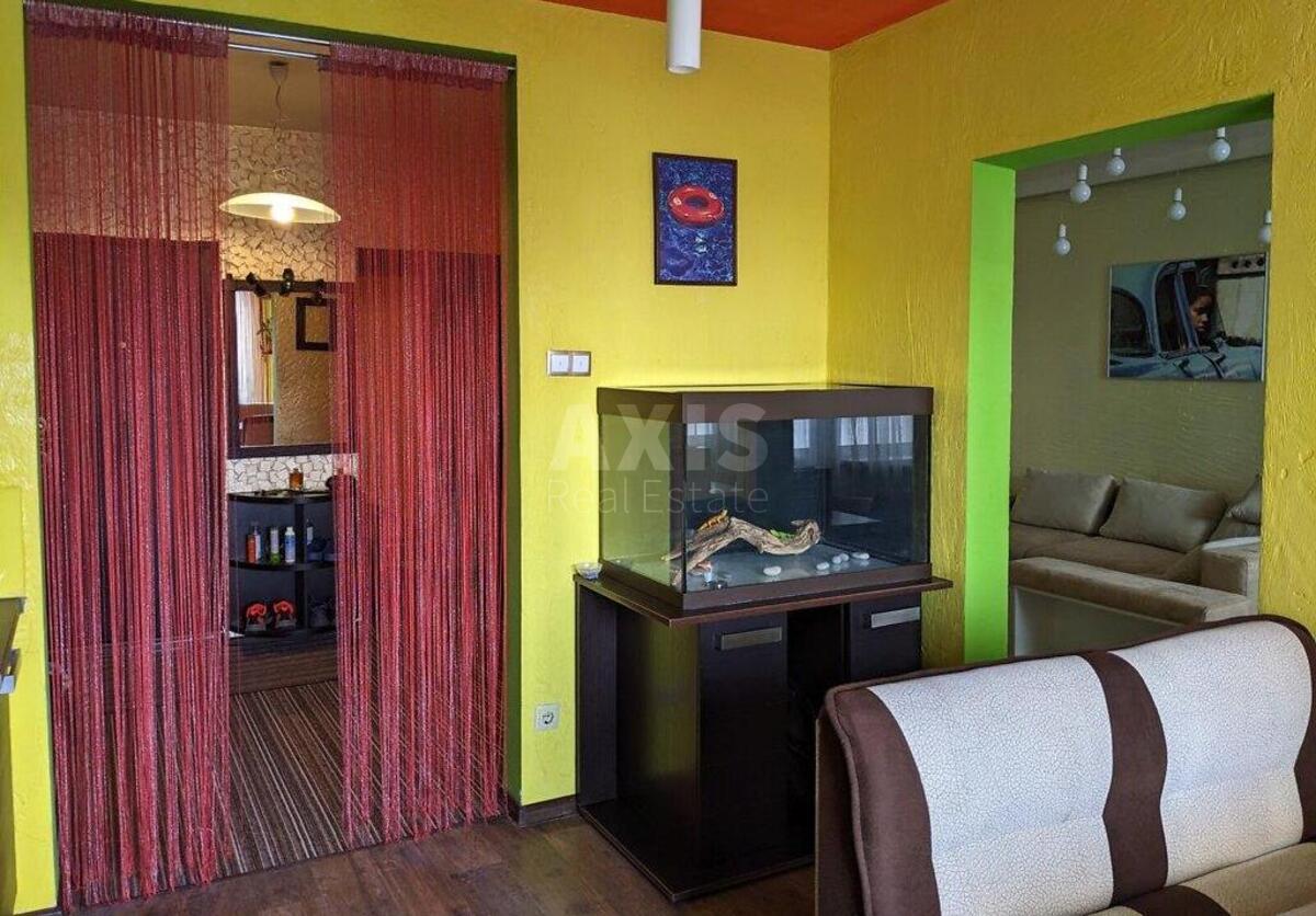 2k apartment vul. Urlivs'ka 171