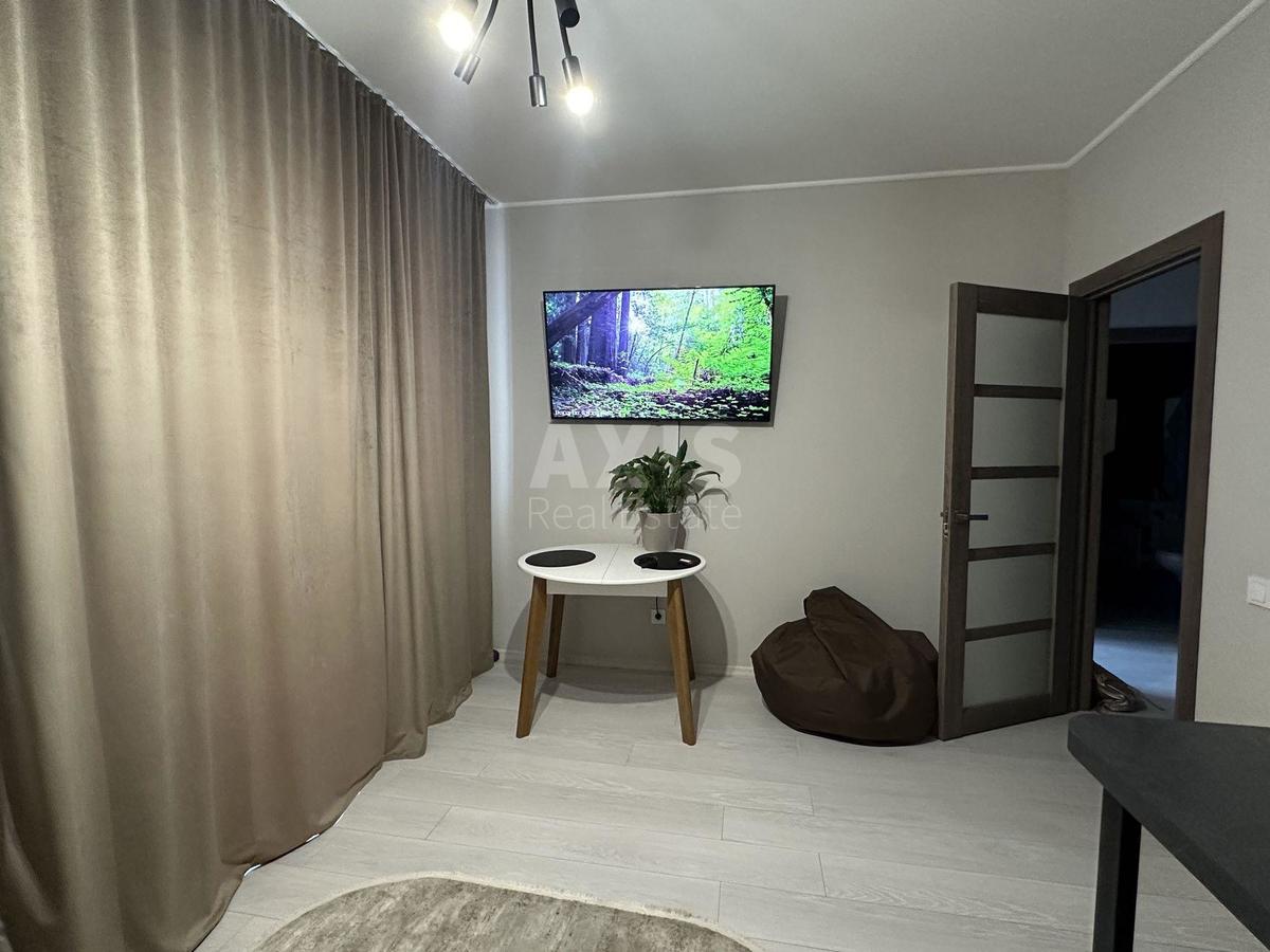 1k apartment vul. Grechka Marshala 10Б2