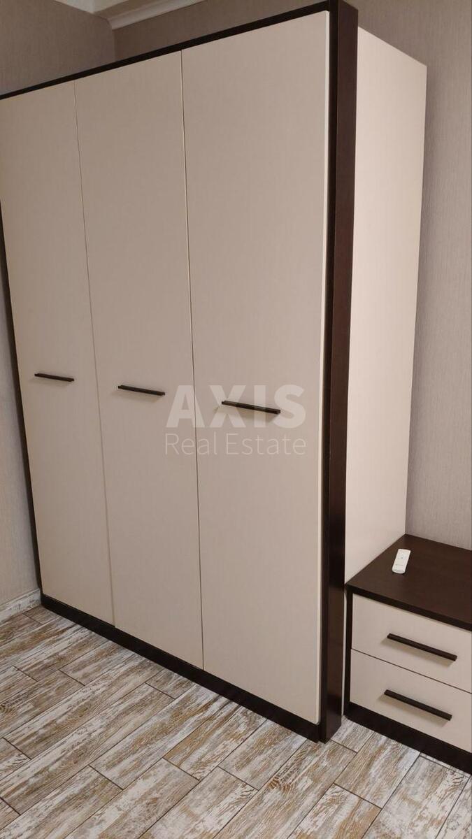 2k apartment pr-t Berestejskij 126199410