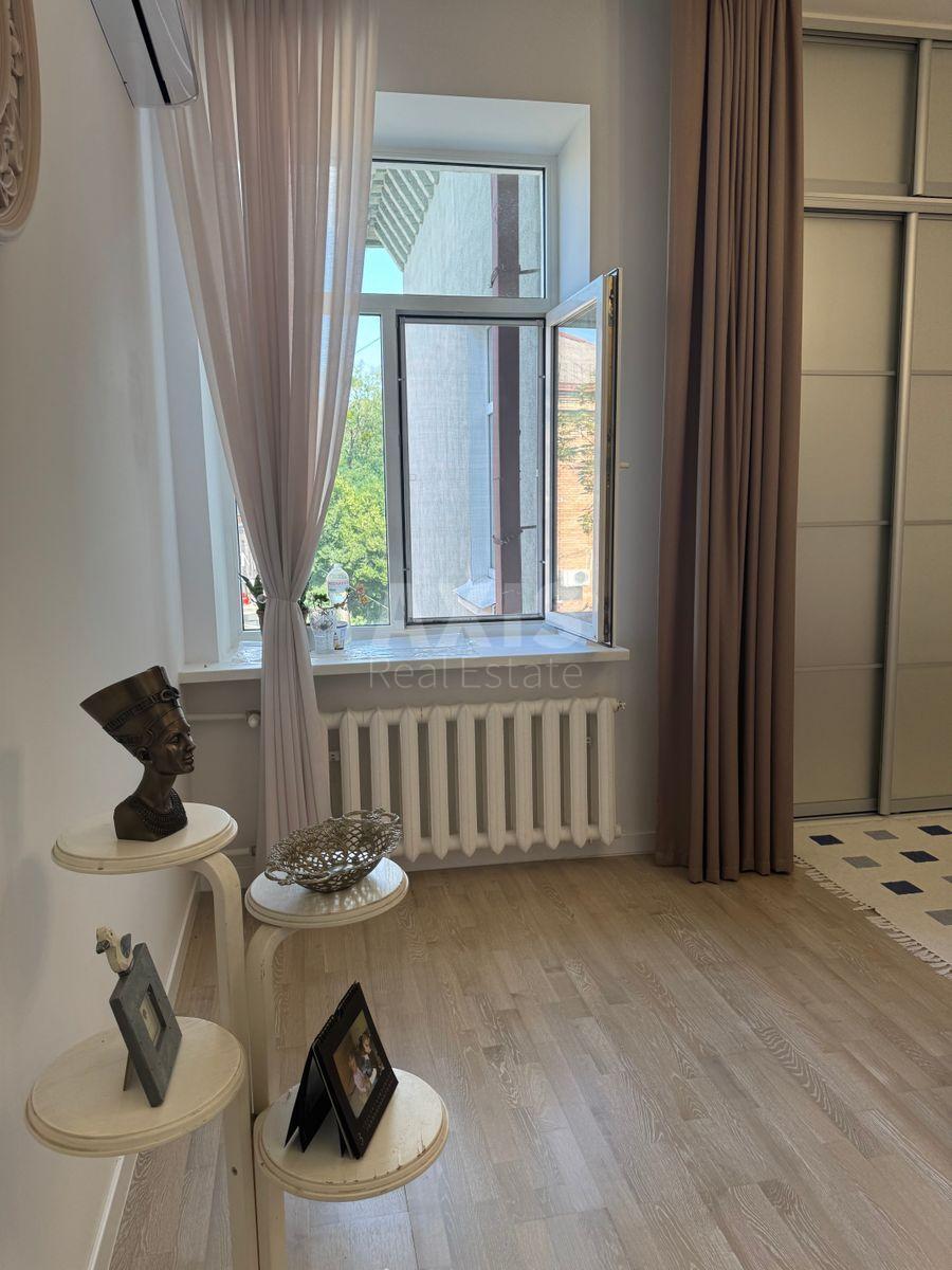 4k apartment vul. Kost'ol'na 155787710