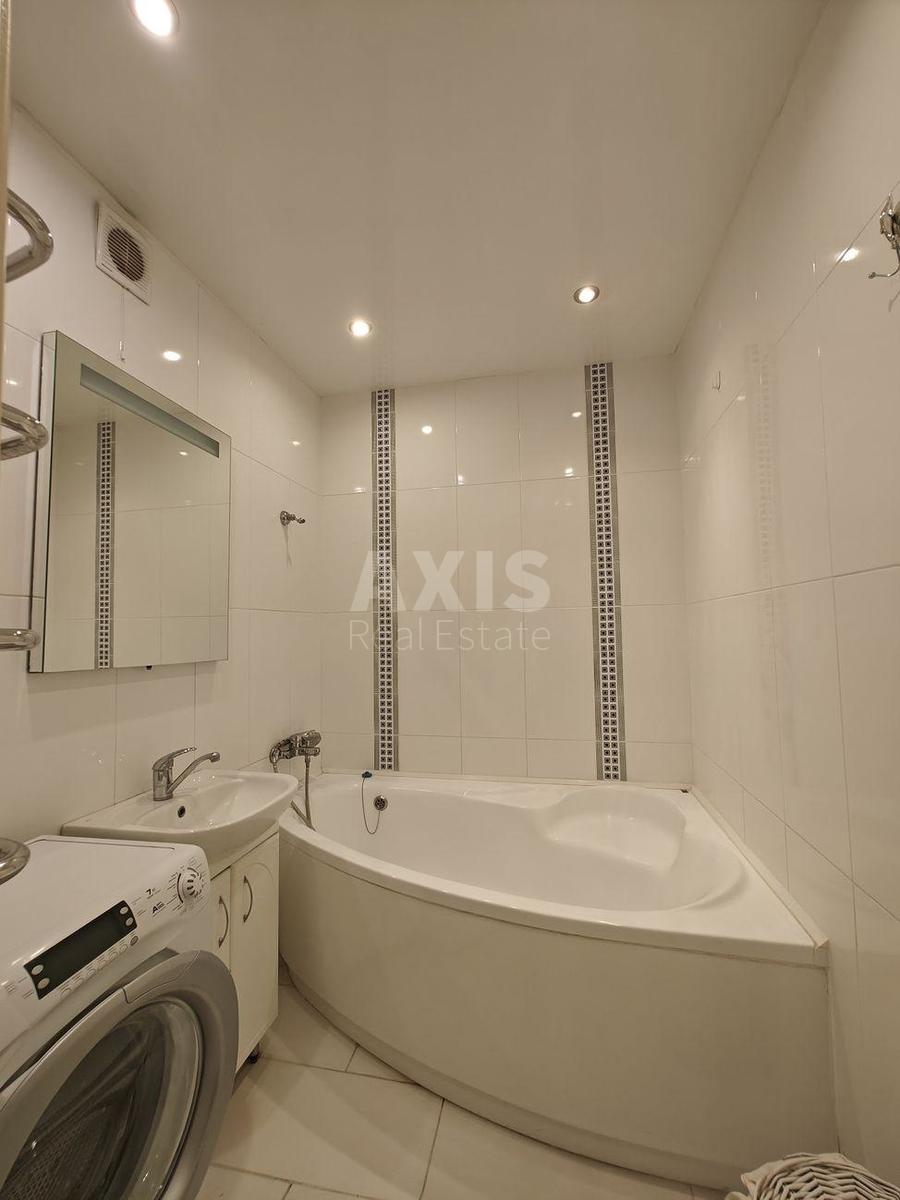 2k apartment vul. Krakivs'ka 13В4