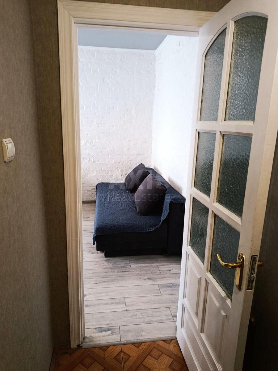 1k apartment vul. Naberezhno-Hreshhatyc'ka 355