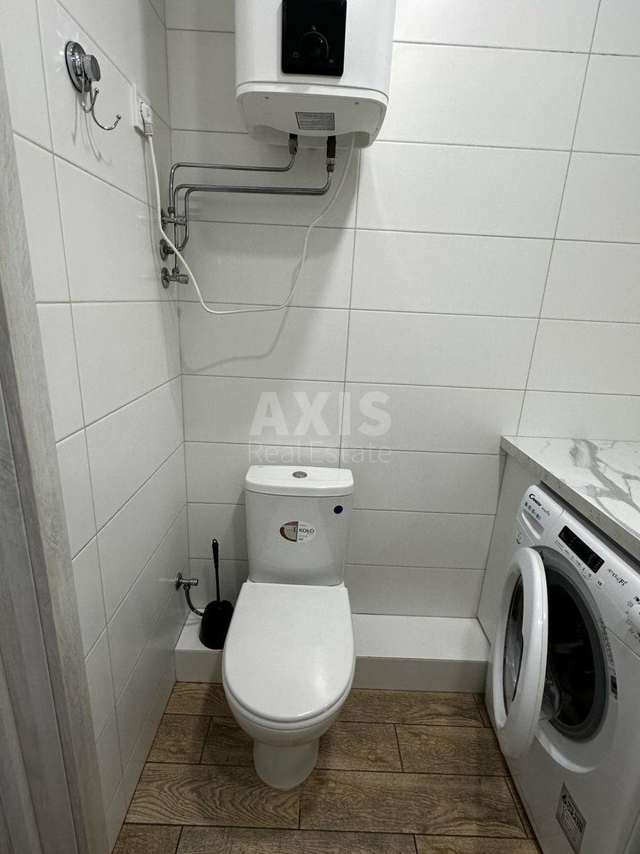 1k apartment vul. Berezhans'ka 154