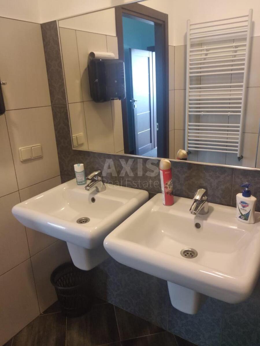 Office vul. Shhekavyc'ka 30/39, 218m210