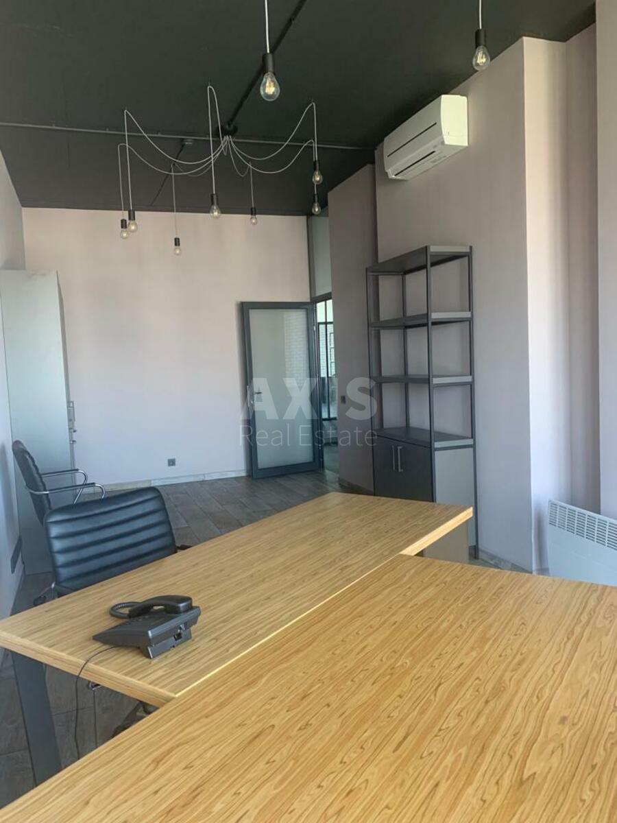 Office vul. Dragomyrova Myhajla 2А, 145m2572602