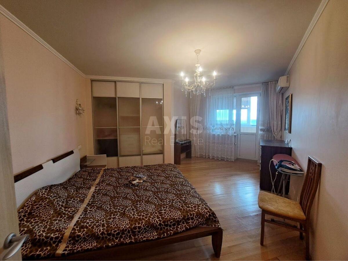 2k apartment vul. Sribnokil's'ka 1617532