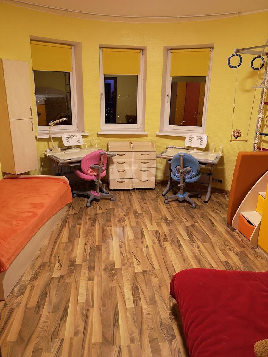 3k apartment vul. Ahmatovoi' Anny 136