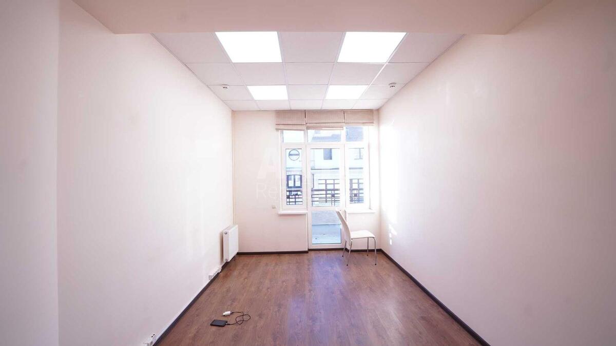 Office vul. Volodymyrs'ka 38, 323m22