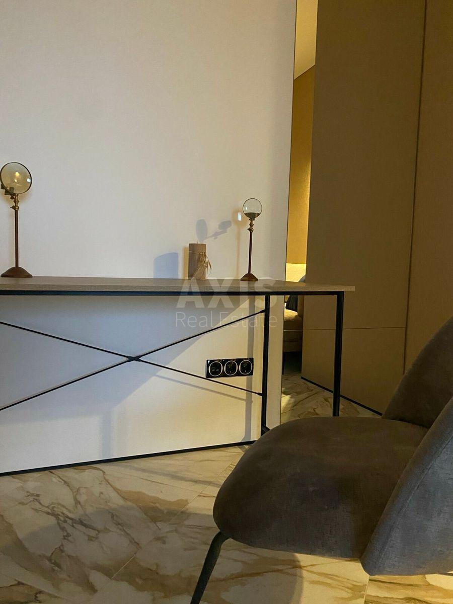 3k apartment vul. Dragomyrova Myhajla 14Б9