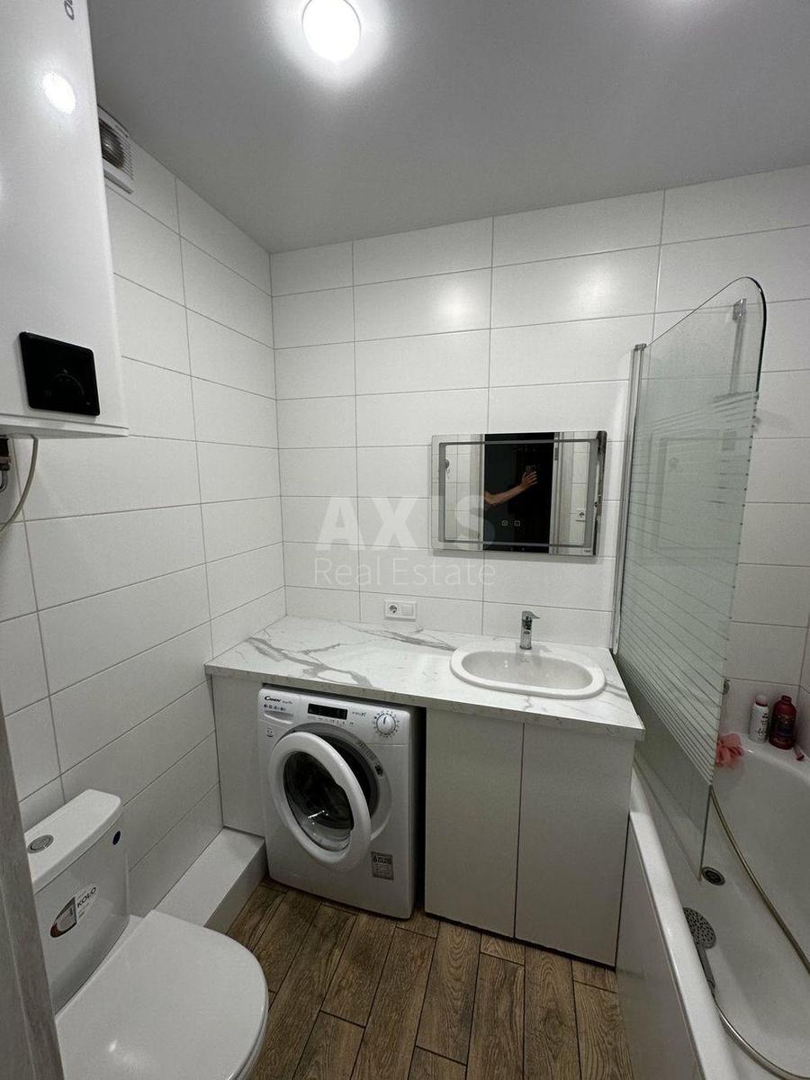 1k apartment vul. Berezhans'ka 155