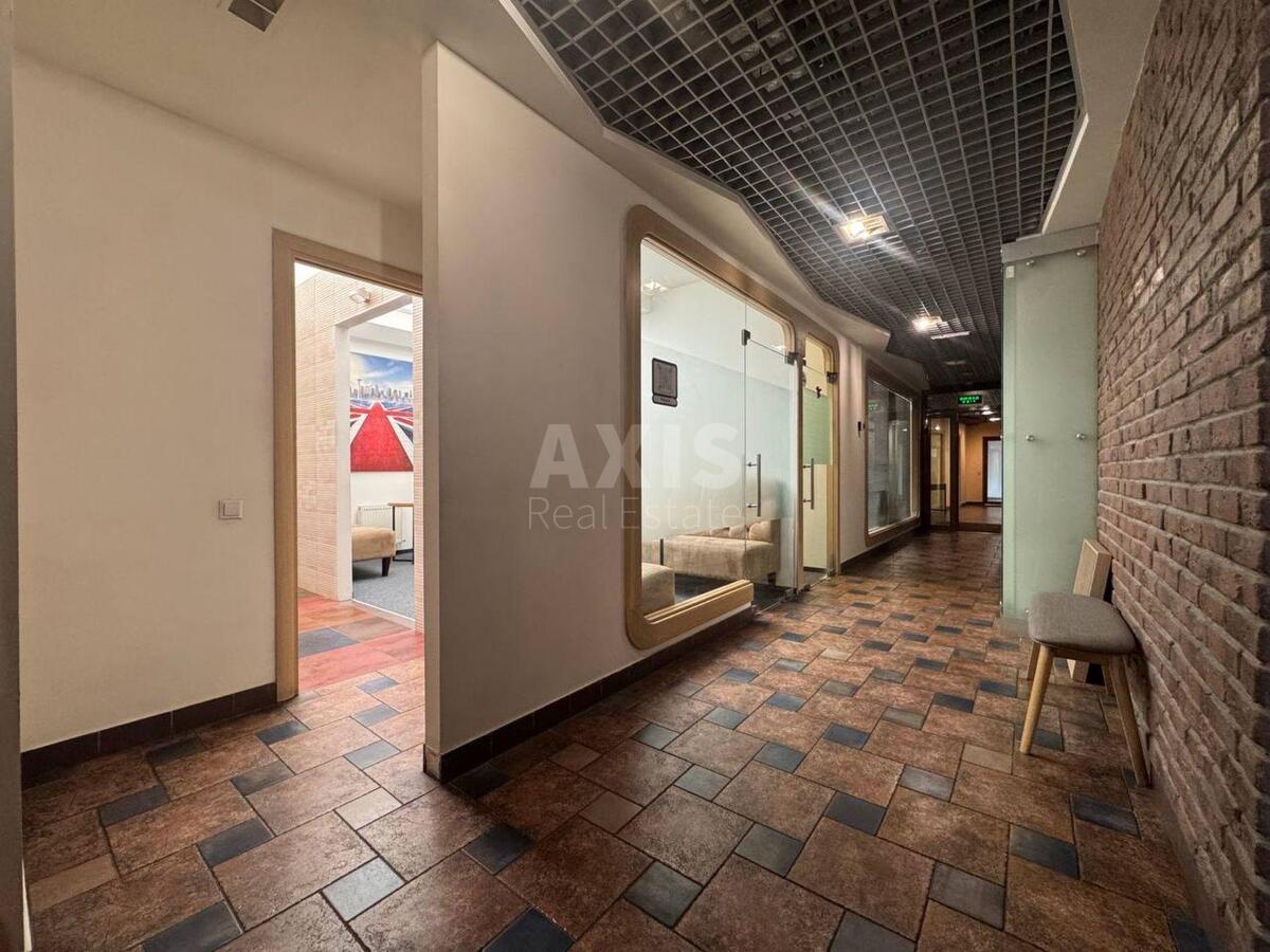 Office pr-t Peremogy 26, 468m21