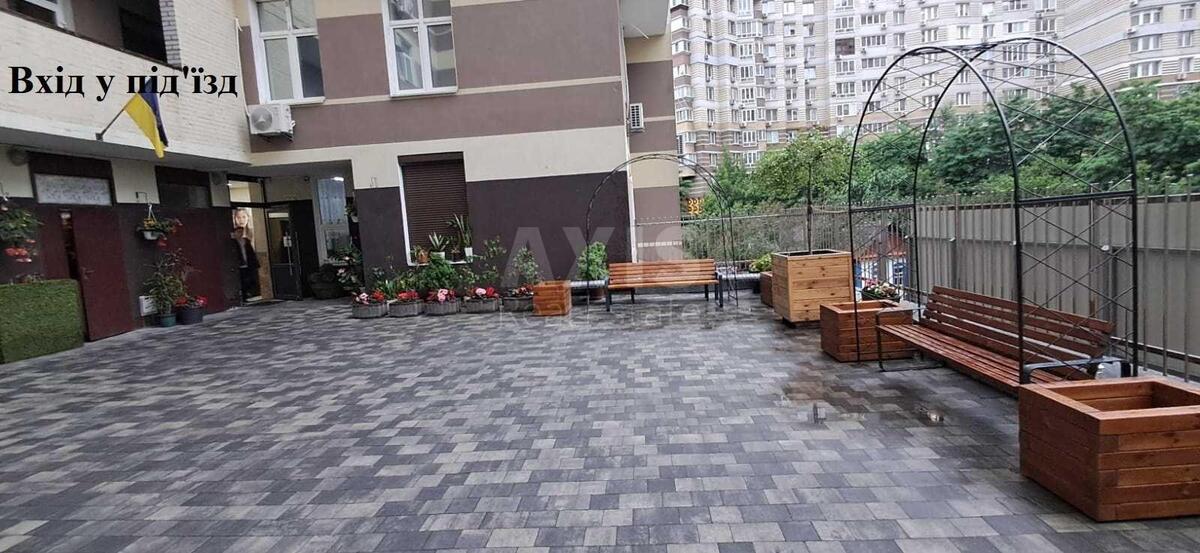 1k apartment vul. Ahmatovoi' Anny 225