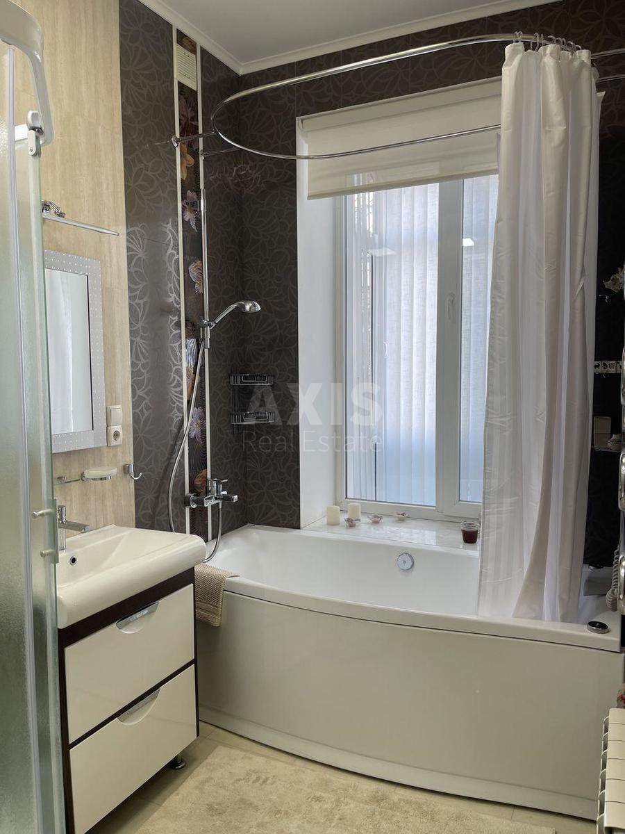 1k apartment vul. Volodymyrs'ka 8310