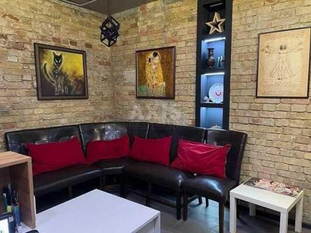 Office vul. Kyrylivs'ka 31В, 107m28