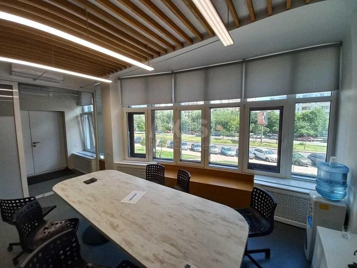 Office vul. Ahmatovoi' Anny 22, 106m258196