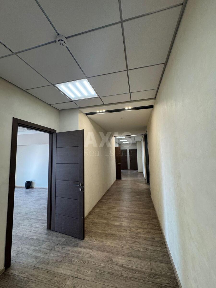 Office vul. Dilova 5Б, 400m21