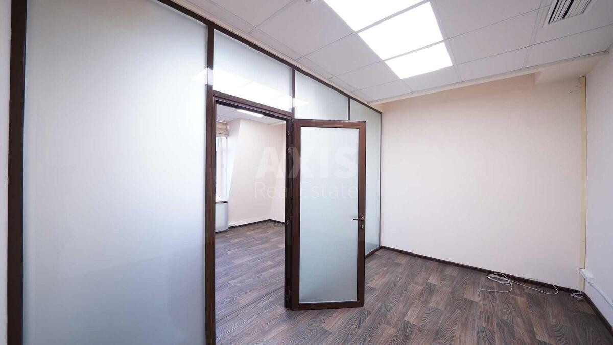 Office vul. Volodymyrs'ka 38, 323m23