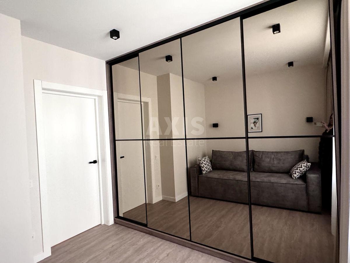 2k apartment vul. Yulia Zdanovska 36А7