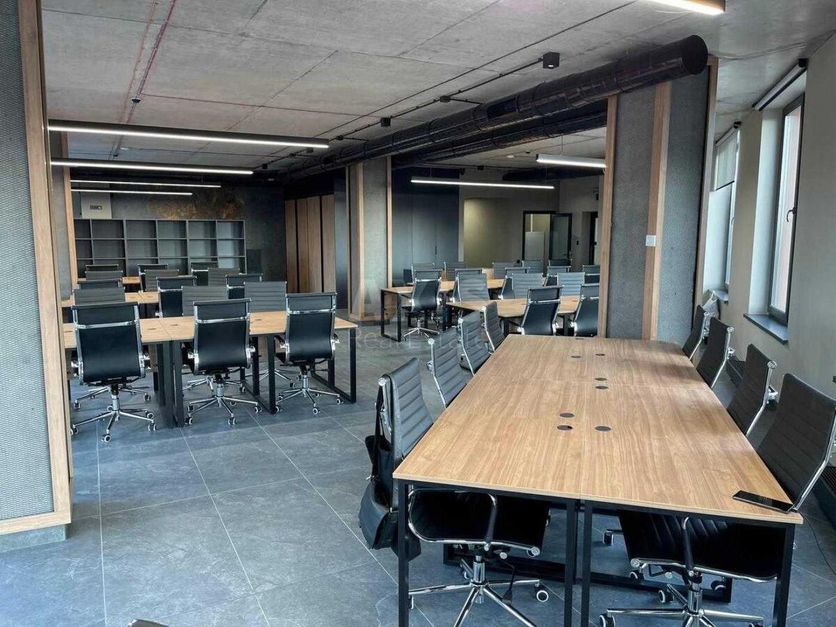 Office pr-t Lobanovs'kogo 119Х, 293m2