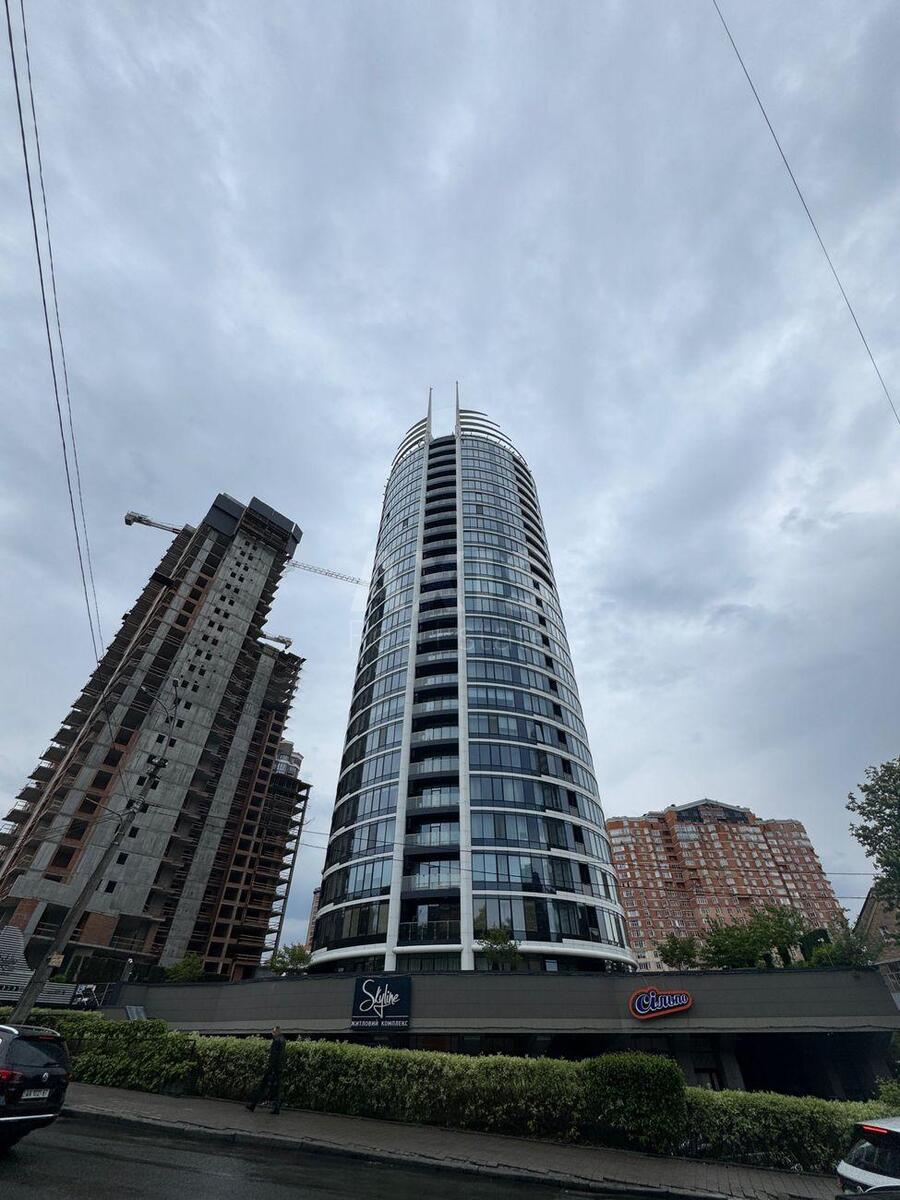 Office vul. Jevgena Konoval'cja 26А, 203m259310