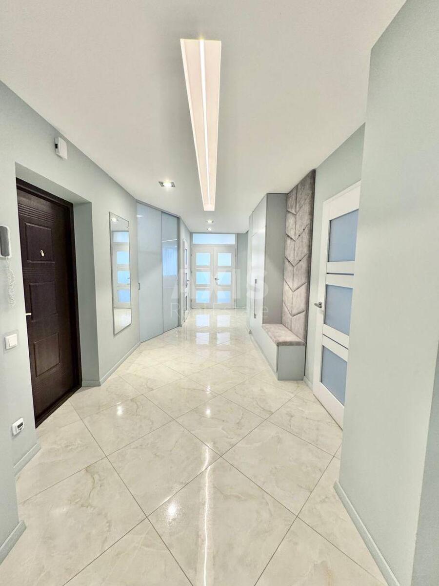 3k apartment vul. Yulia Zdanovska 71Г0