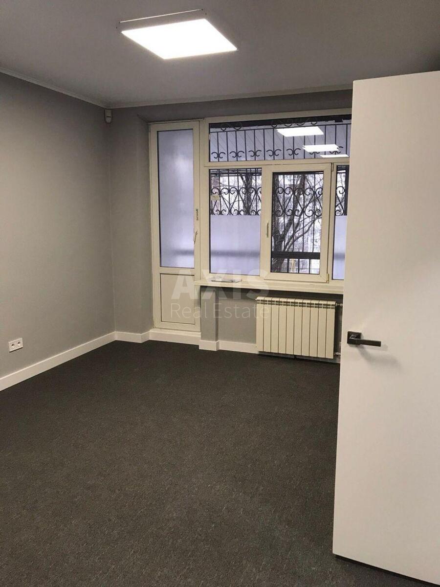 Trade object vul. Barbjusa Anri 39А, 100m22