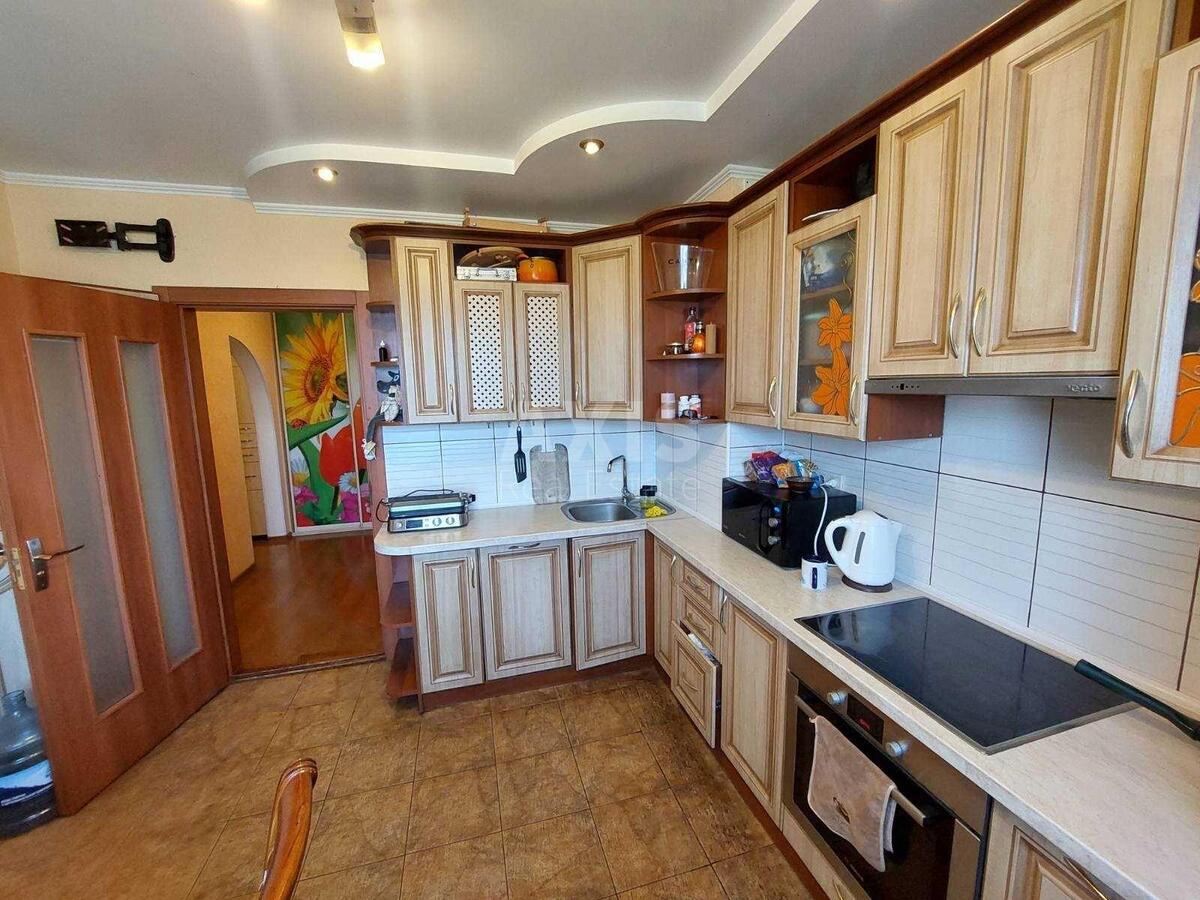 2k apartment vul. Vyshnjakivs'ka 8