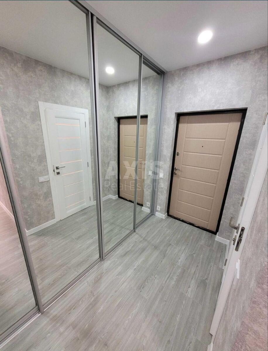 2k apartment vul. Myhajla Maksymovycha 247