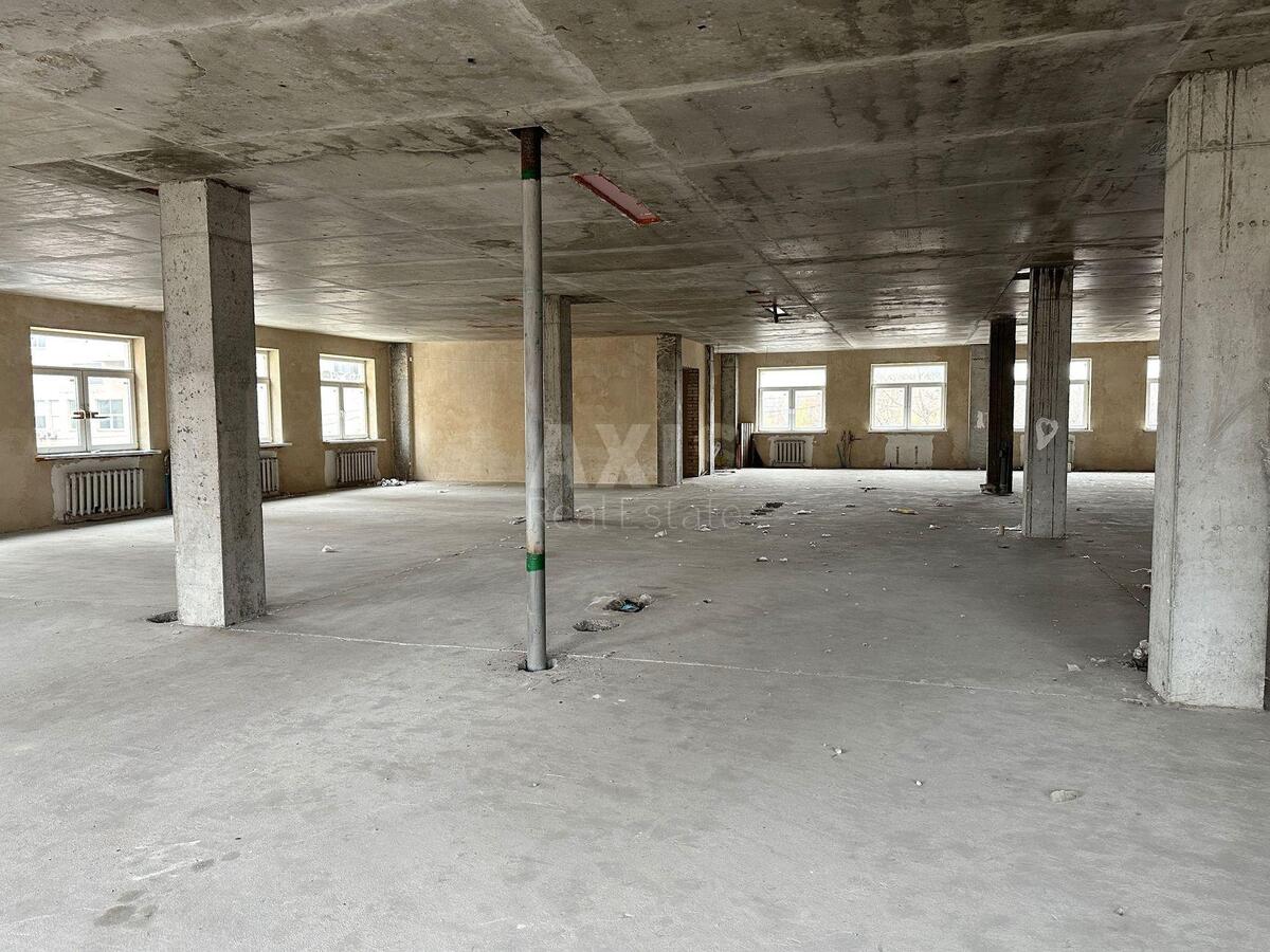 Service object vul. Kadets'kyj gaj 3, 1390m2576905