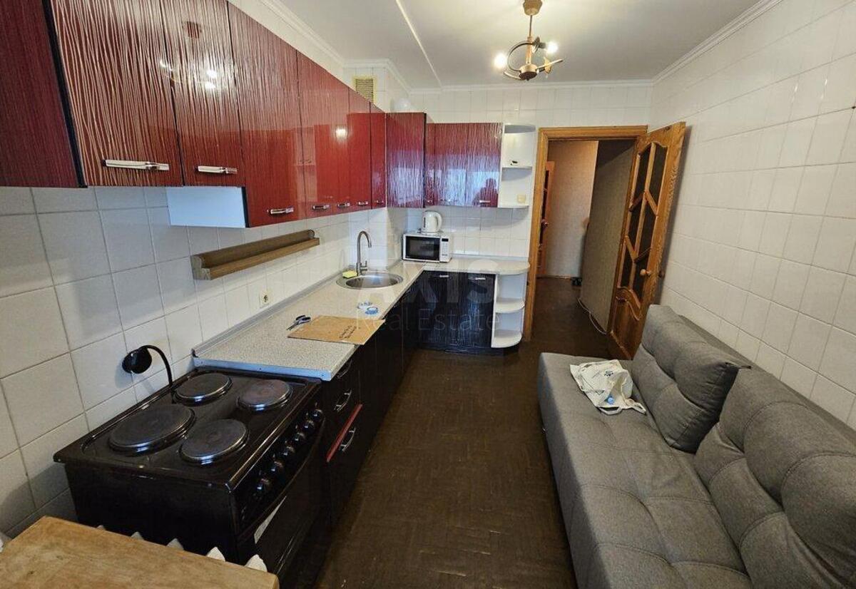 1k apartment pl. Peremogy 89А0