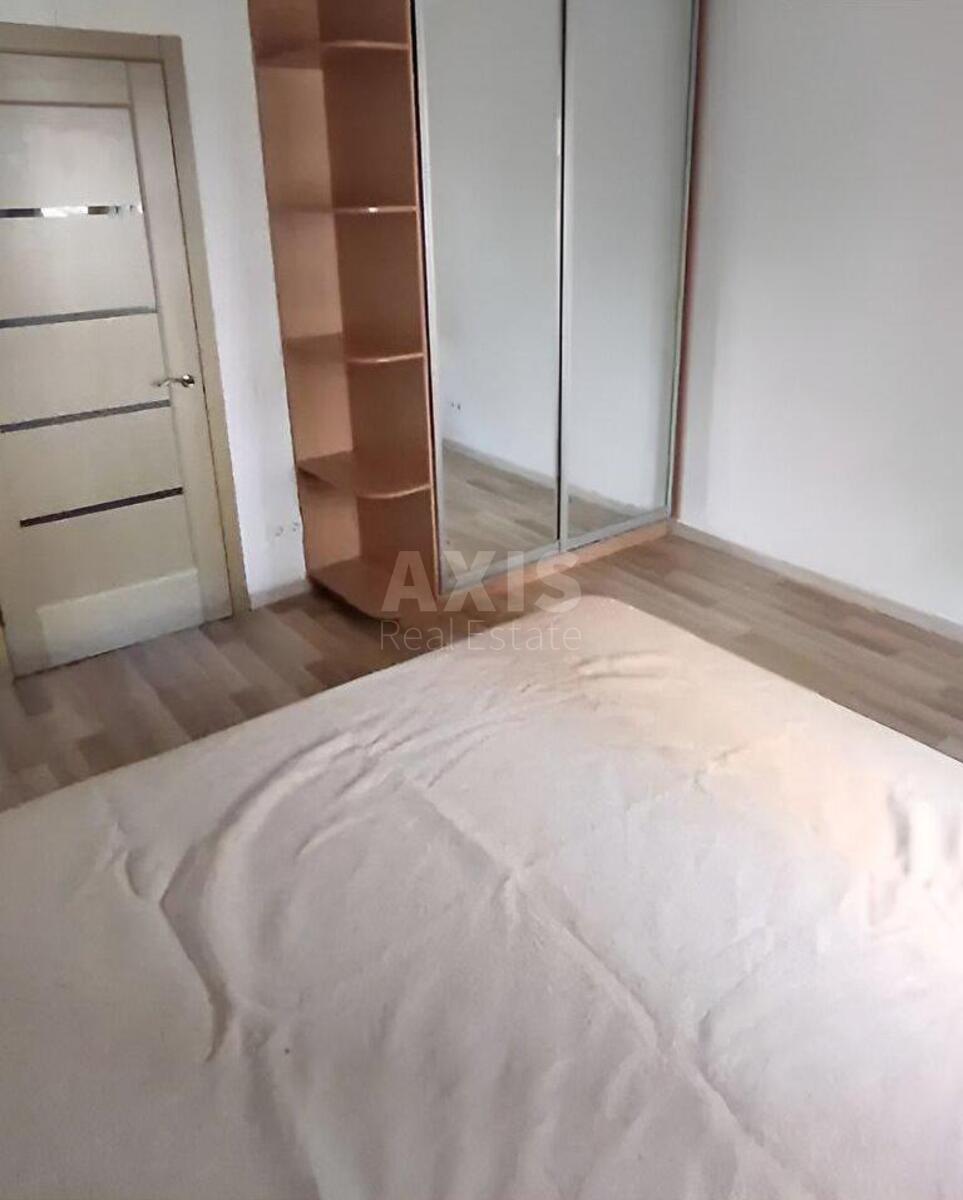 2k apartment vul. Sribnokil's'ka 83