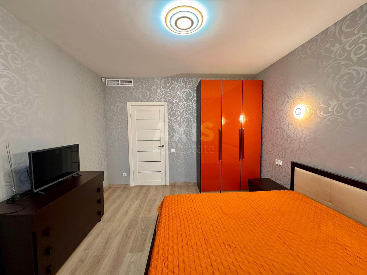 3к квартира пр-т Голосеевский 955790214