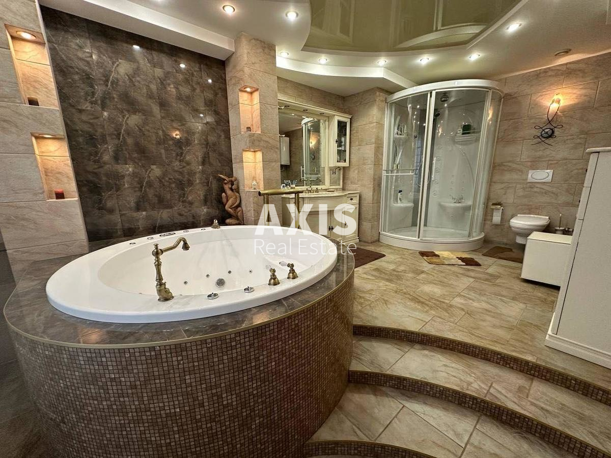 4k apartment vul. Zhyljans'ka 599