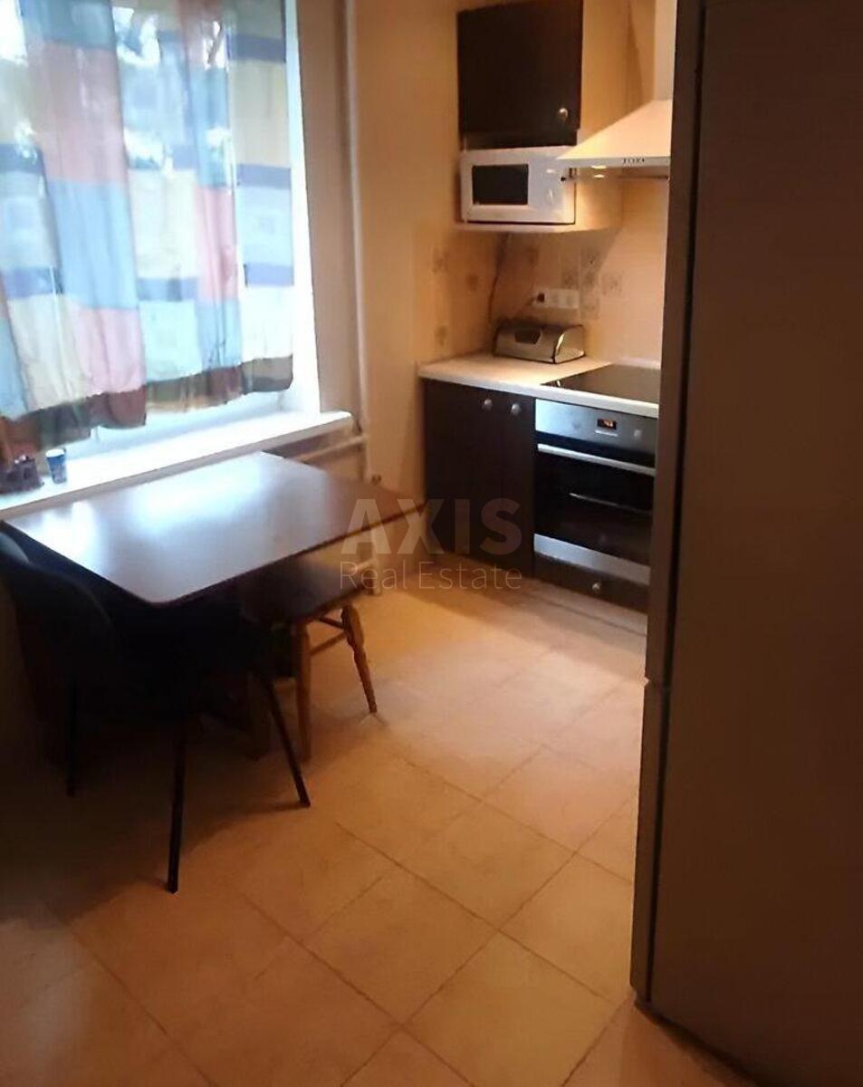 2k apartment vul. Sribnokil's'ka 80