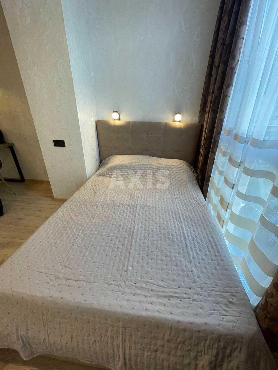 1k apartment vul. Glybochyc'ka 13571381