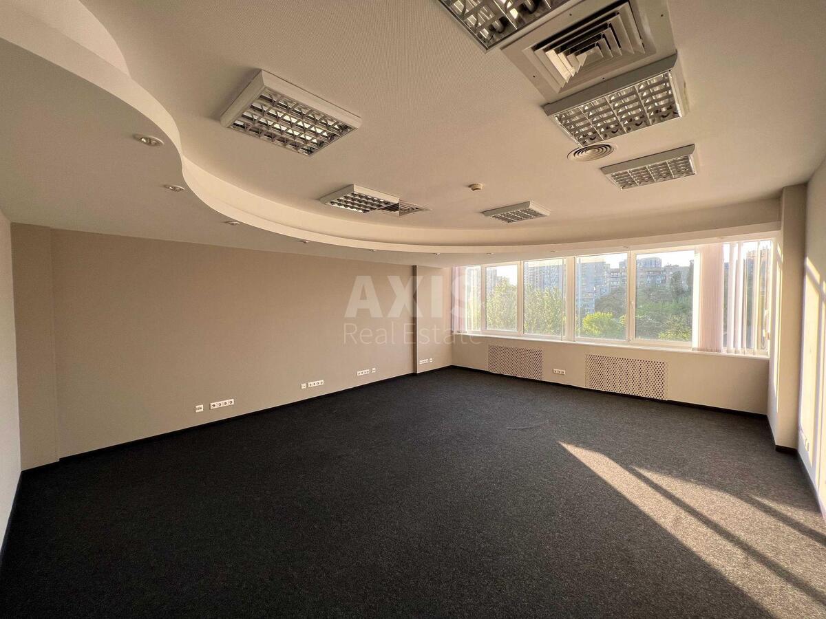 Office vul. Golosii'vs'ka 17, 159m24