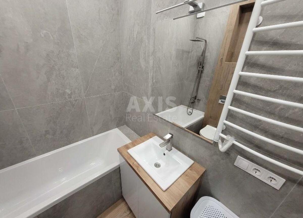 2k apartment vul. Myhajla Maksymovycha 245