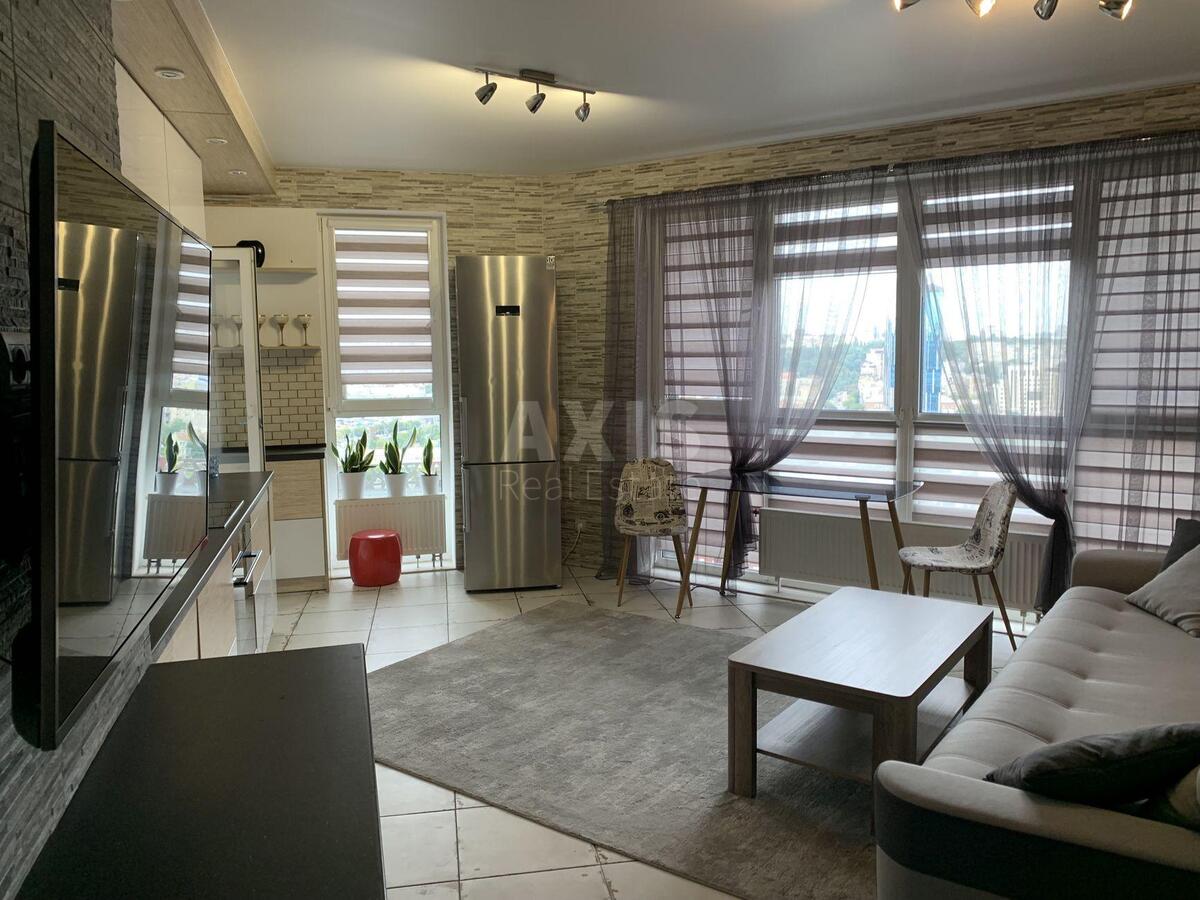 3k apartment vul. Lypkivs'kogo Vasylja Mytropolyta 16Г0