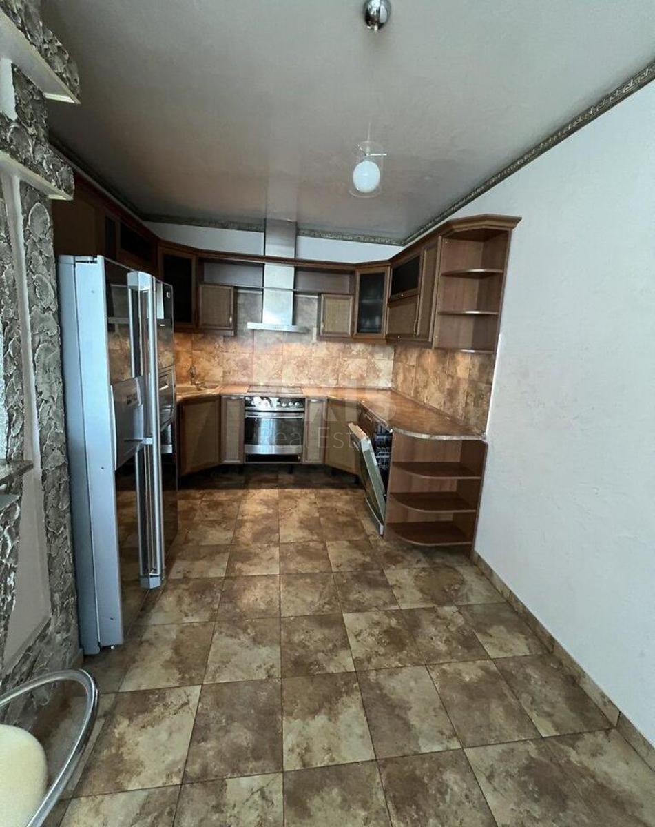 2k apartment nab. Dniprovs'ka 1