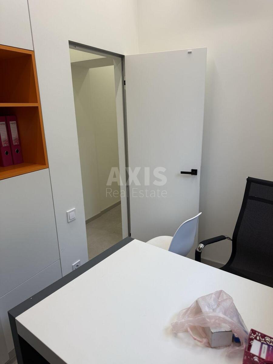 Trade object vul. Budivel'nykiv 33, 69m2603284