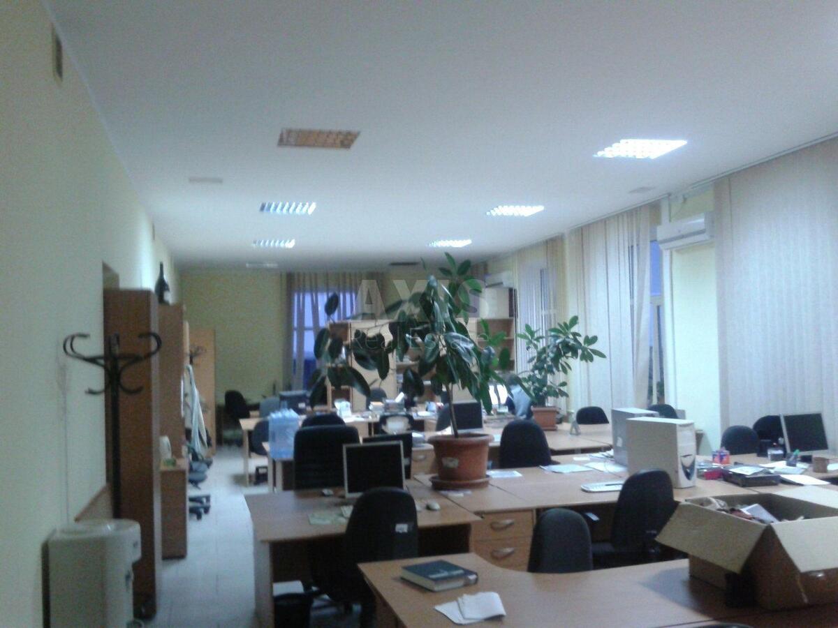 Service object prov. Kurenivs'kyj 15, 4050m27