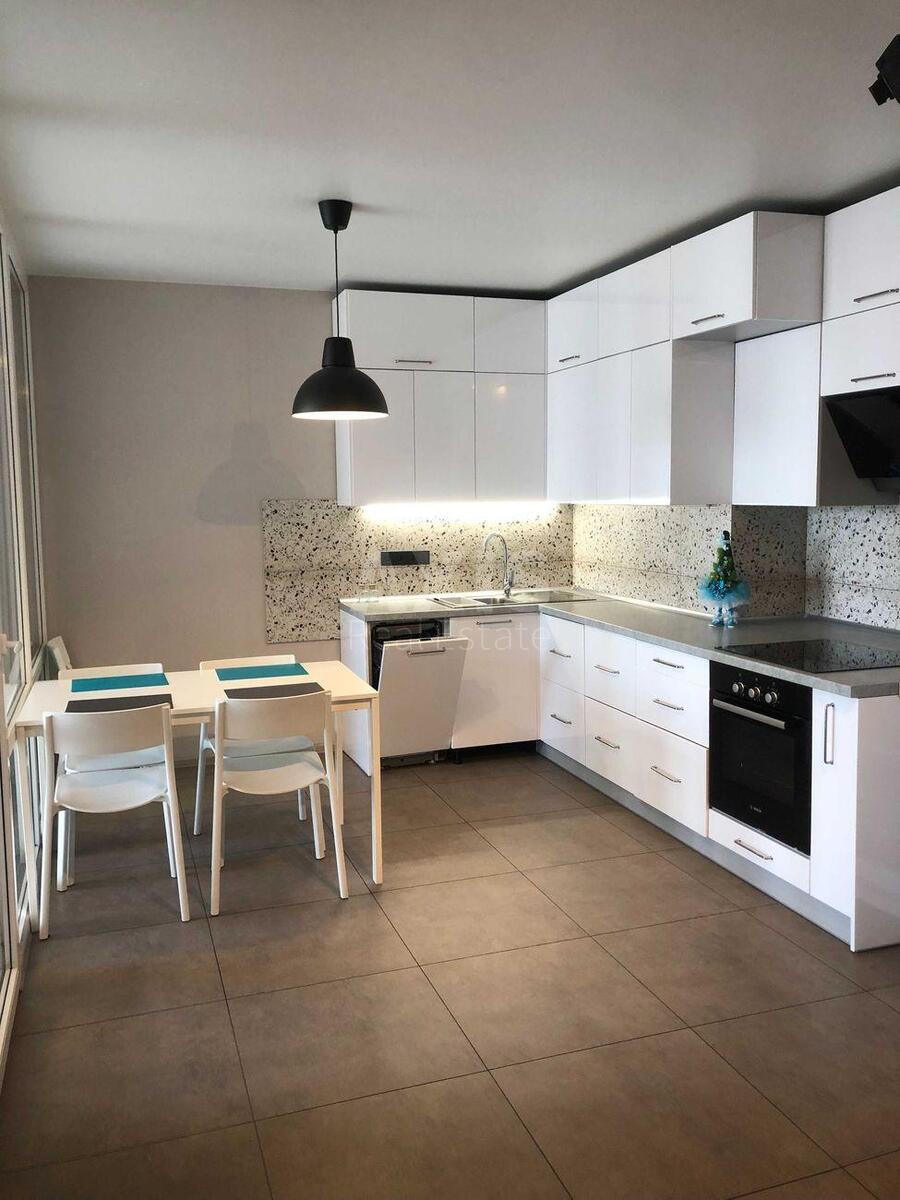 3k apartment nab. Dniprovs'ka 18